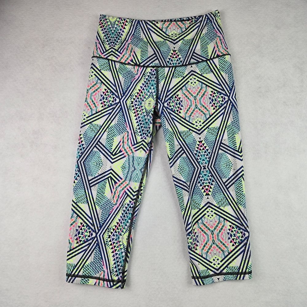 Victorias Secret VSX Knockout Geometric Patterned Capri Leggings